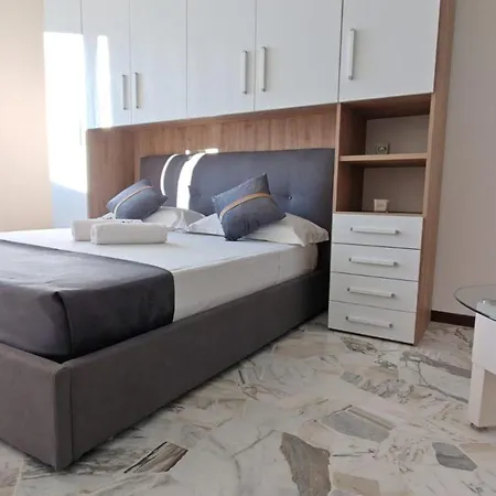 Jasmine Couette-café Milan